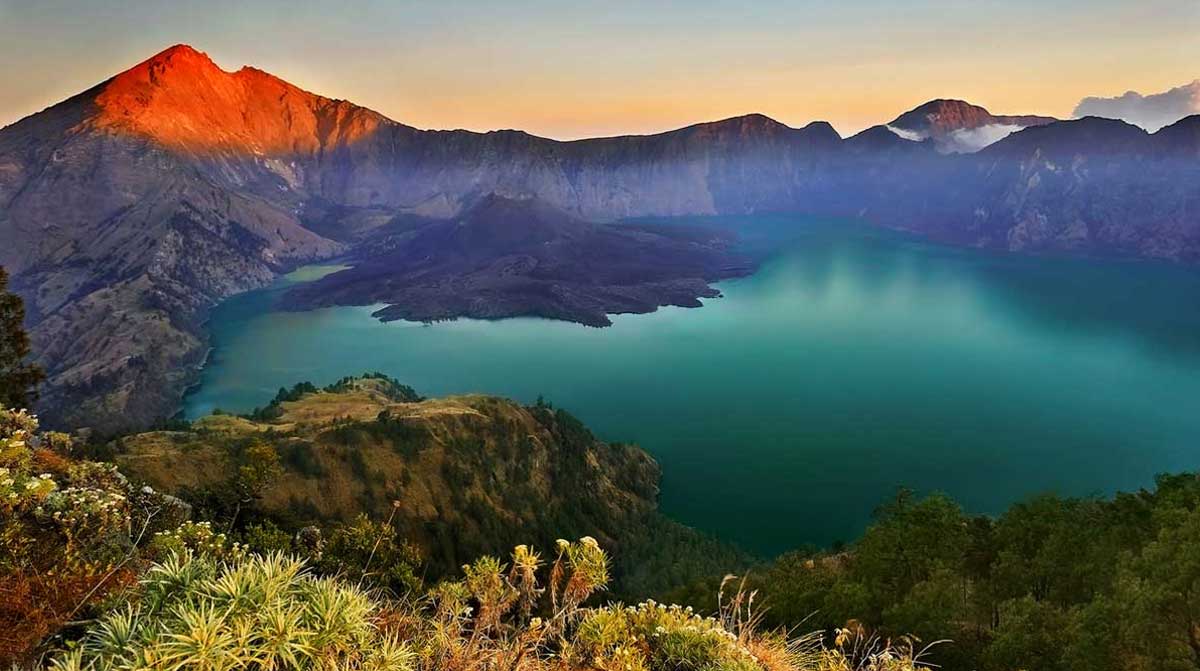 Mount Rinjani National Park - Mount Rinjani - HD Wallpaper 