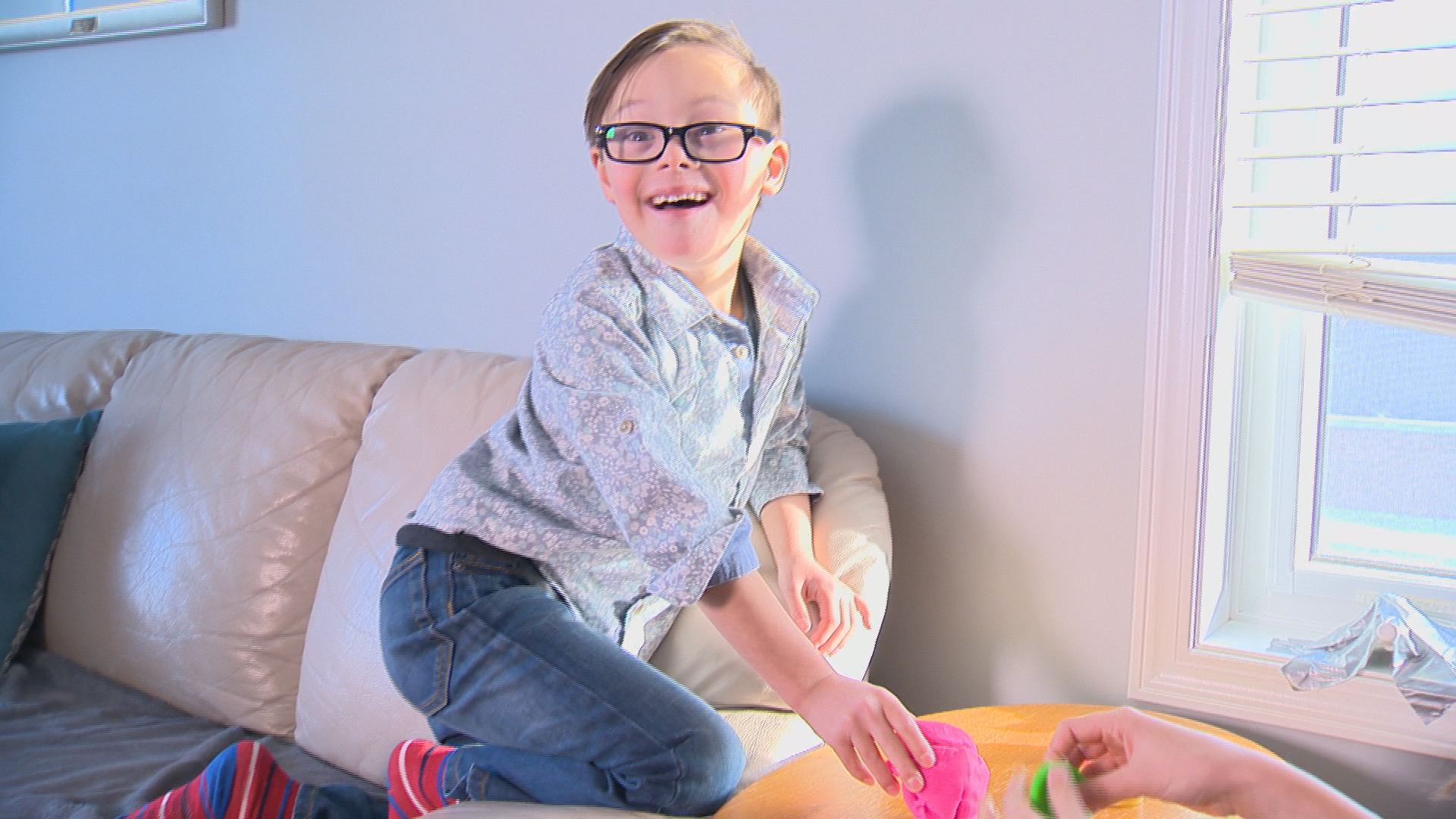 Sitting - HD Wallpaper 