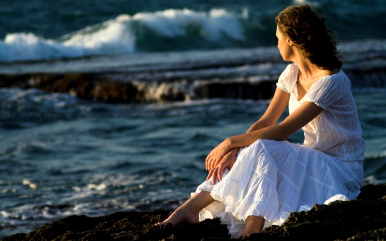 Sad Girl Sea Hd Wallpaper Shayari Dil Se - Alone Sad Girl - HD Wallpaper 