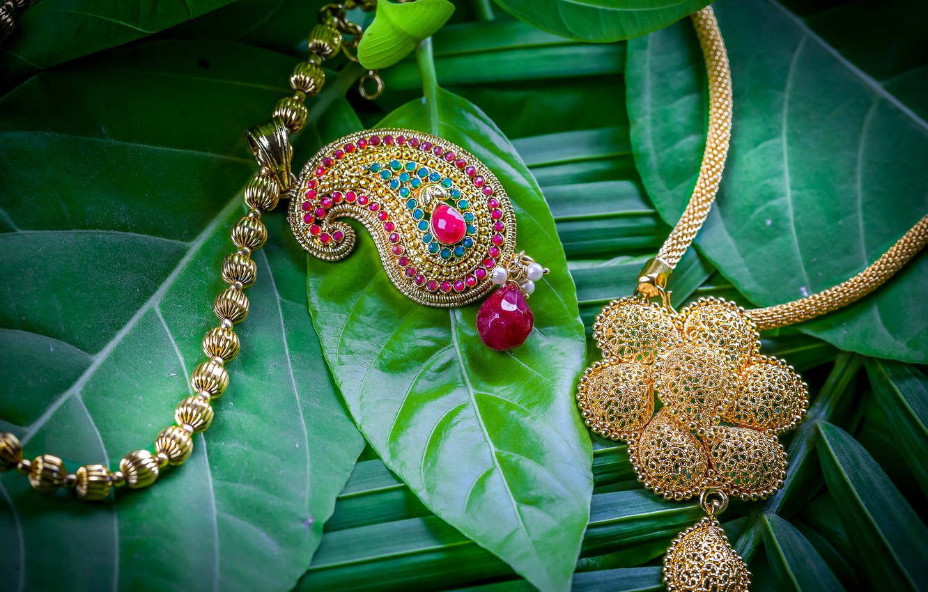 Photo Wallpaper Leaves, Decoration, Stones, Gold, Pendant, - Обои Колье - HD Wallpaper 