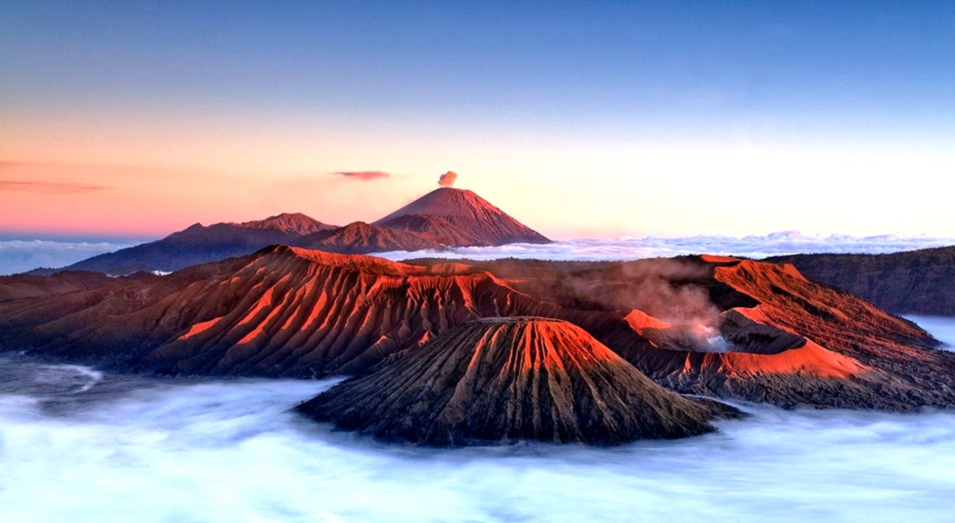 Nature Landscape Mountain Volcano Clouds Mist Crater - Sunrise Bromo - HD Wallpaper 