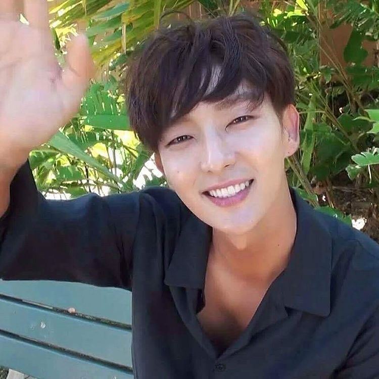 Lee Joon Gi Smile - HD Wallpaper 