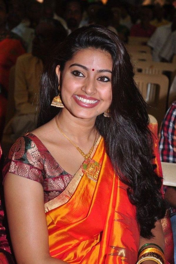 Actress Sneha In Saree - HD Wallpaper 