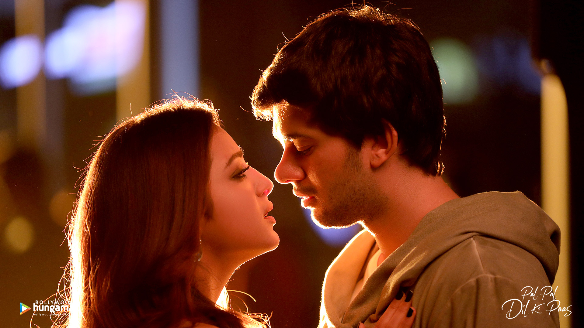 Pal Pal Dil Ke Paas Movie - HD Wallpaper 