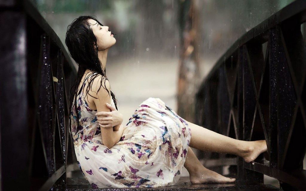 Alone Girl With Rain - 1024x640 Wallpaper 