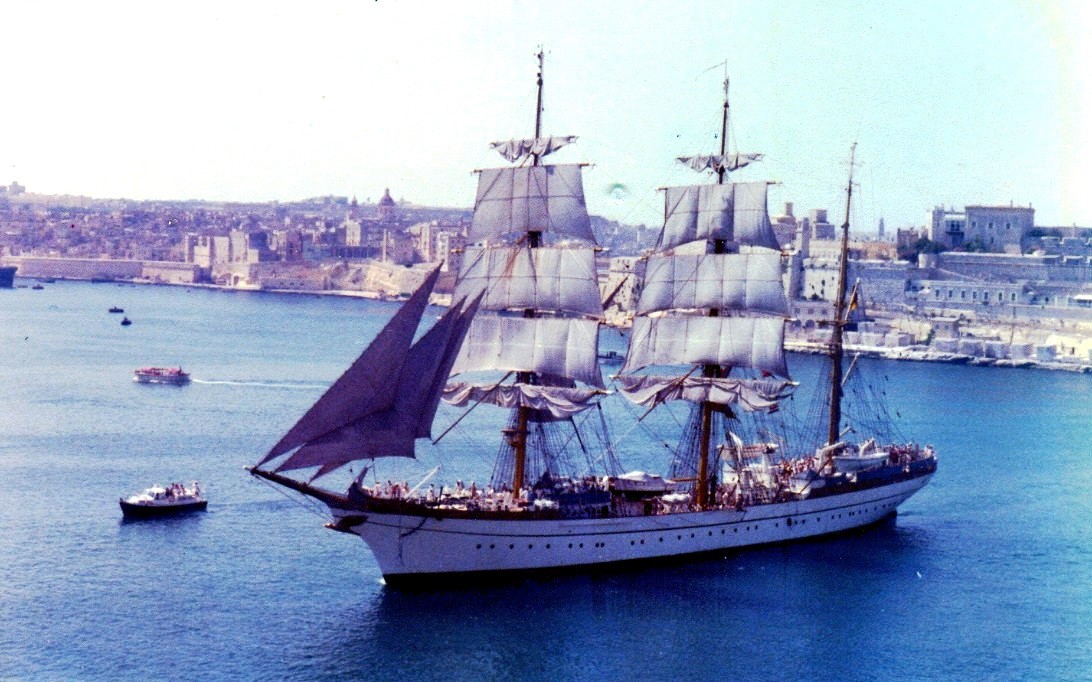 Wallpaper Kapal Laut - Mast - HD Wallpaper 