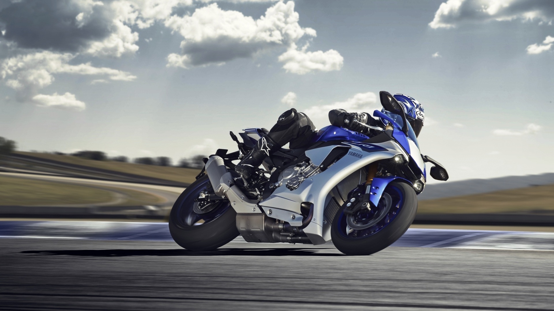 Awesome Yamaha R1 Wallpaper 2605 1920 X - Yamaha Yzf R1 2017 - HD Wallpaper 