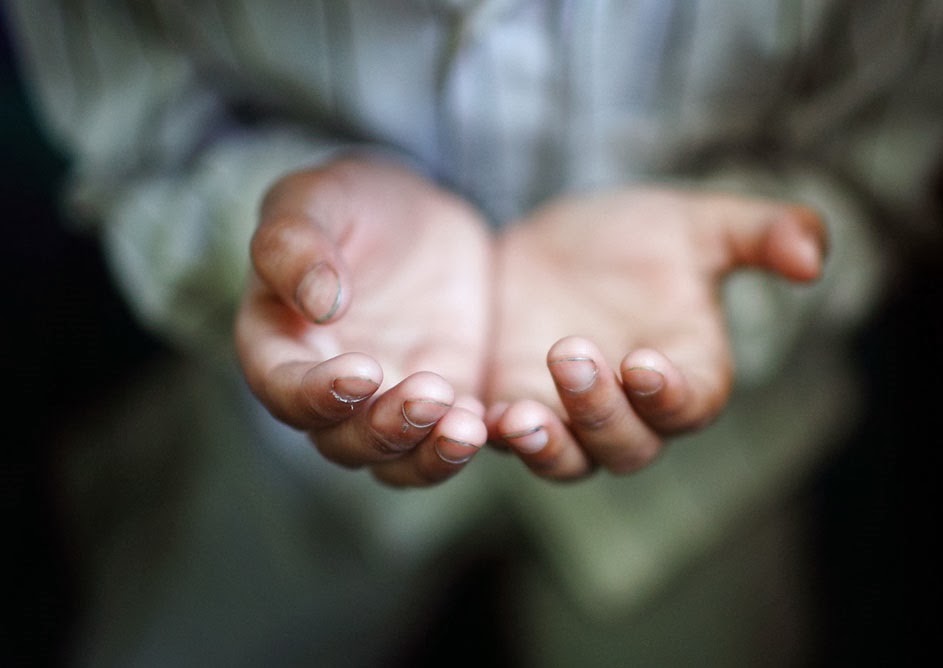 Muslim Boy Praying Hand - HD Wallpaper 