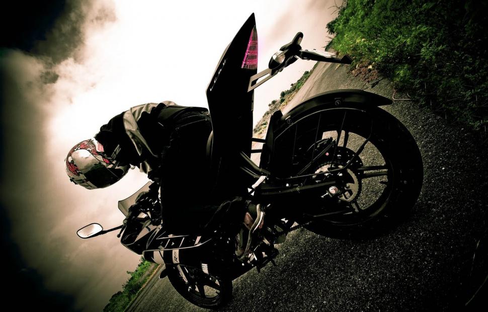 Awesome Yamaha R15 Pictures Vintage Photo Wallpaper,motorsport - Yamaha R15 Stunts - HD Wallpaper 