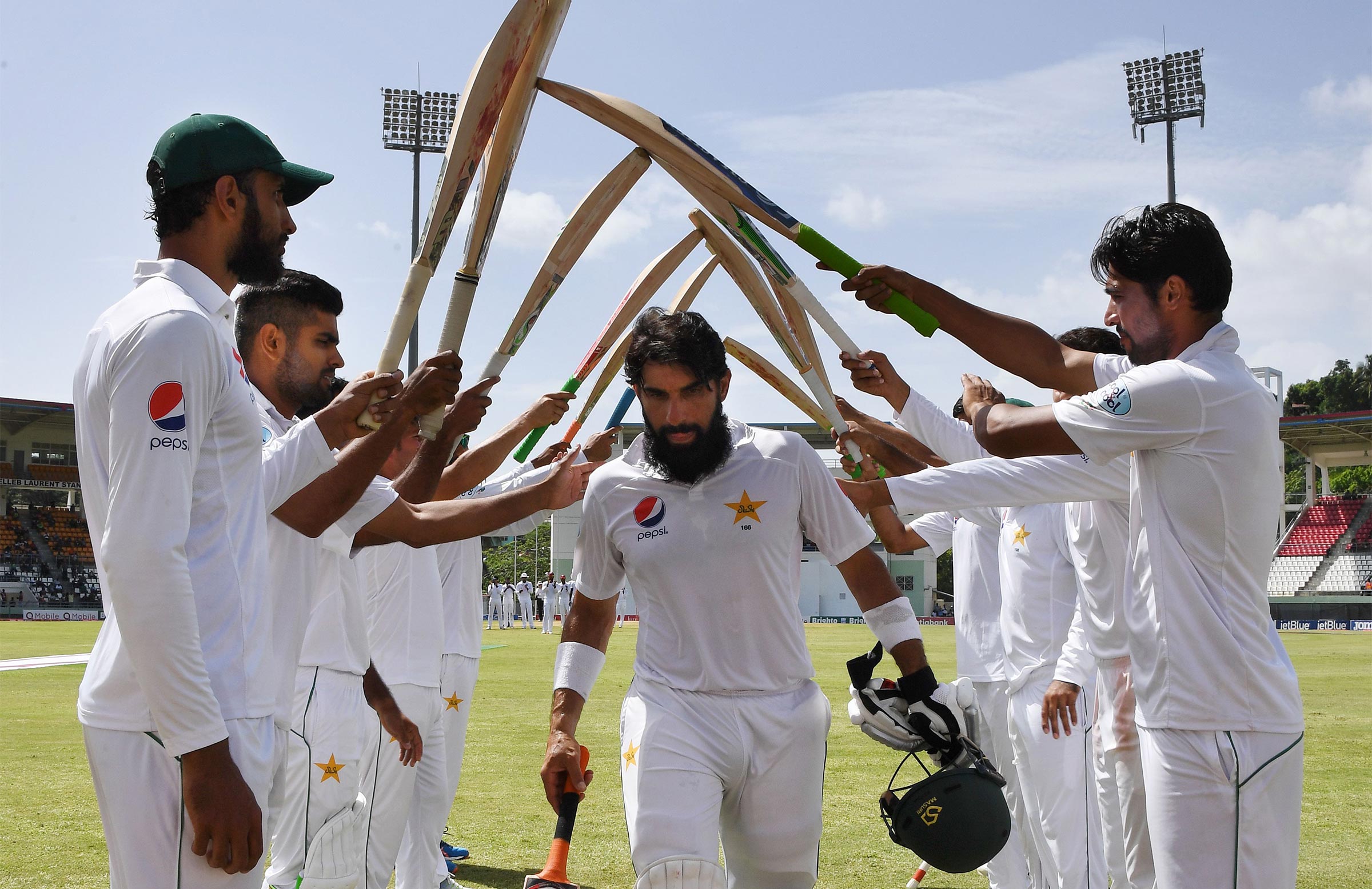 Younis Khan Misbah Ul Haq - HD Wallpaper 