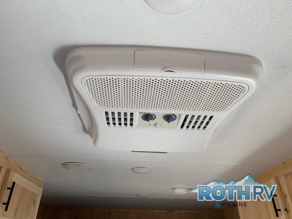 Ceiling - HD Wallpaper 