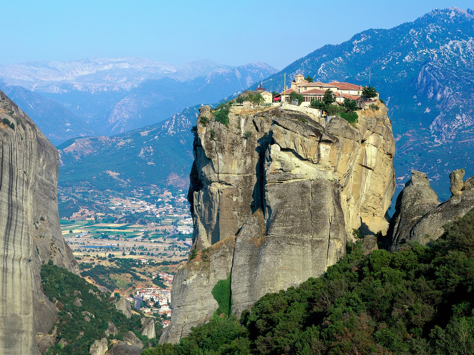 Meteora Greece - HD Wallpaper 