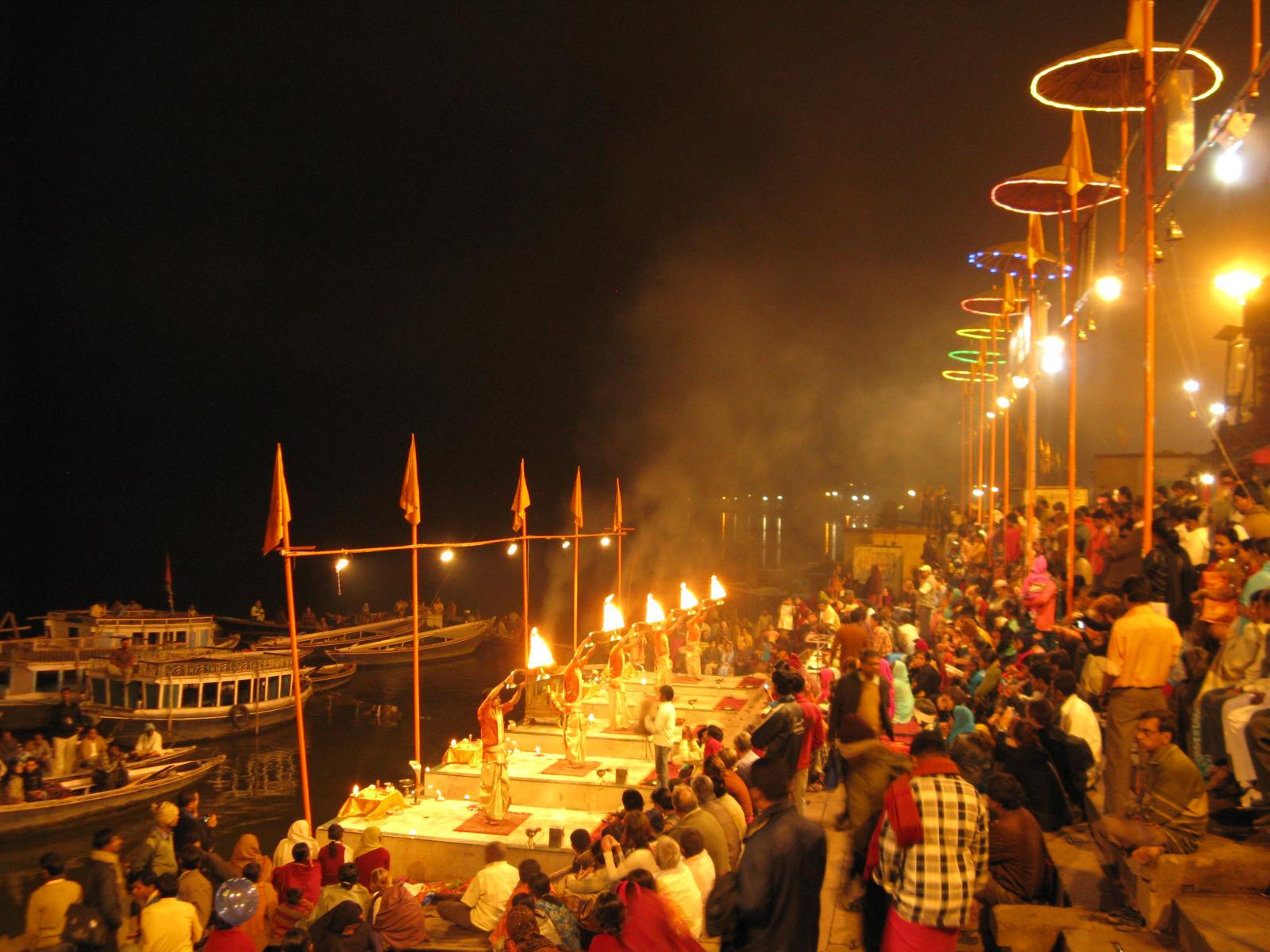 Varanasi Aarti - Ganga Aarti Dashashwamedh Ghat - HD Wallpaper 