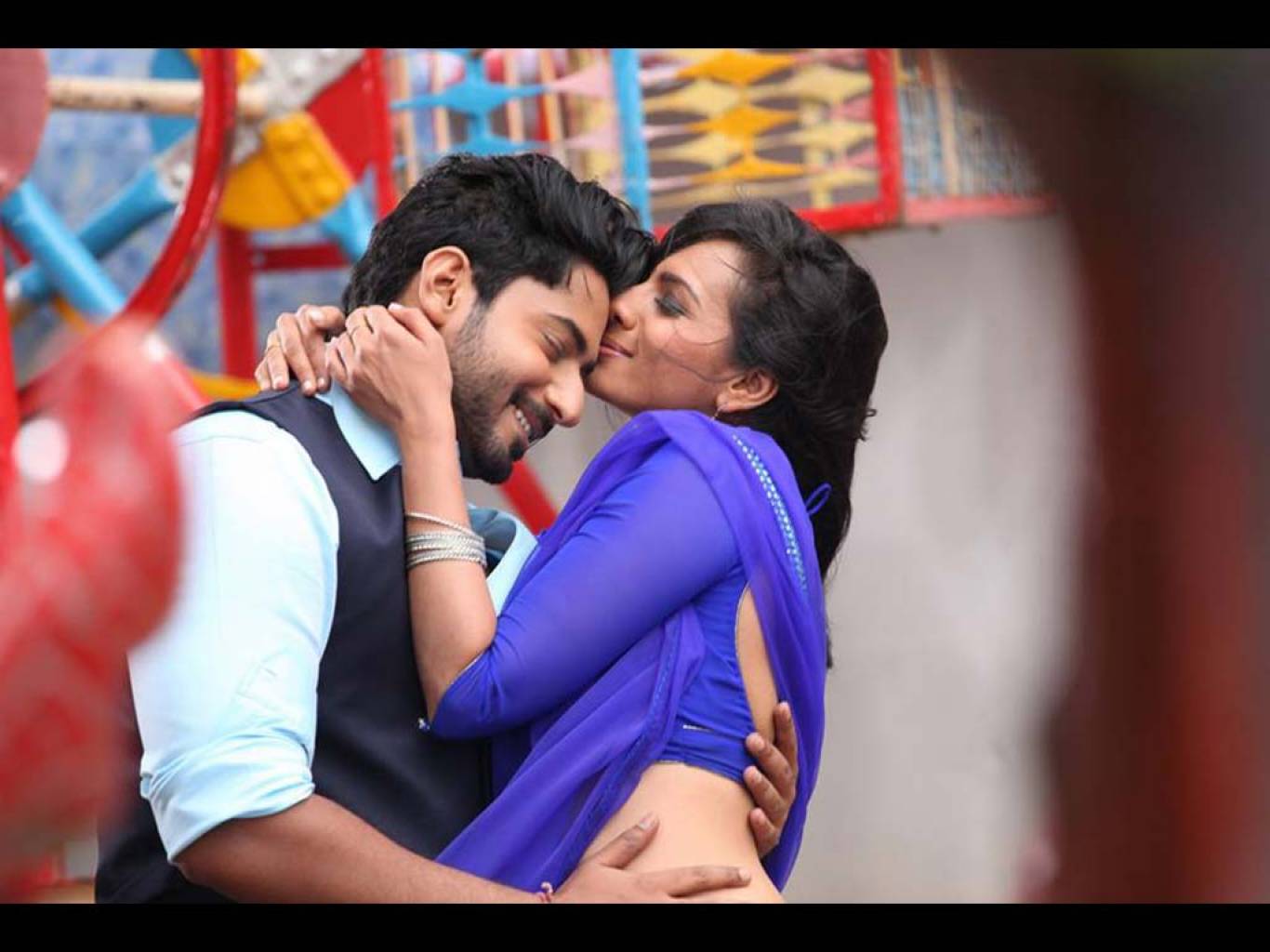 Madha Mathu Manasi Wallpapers - Love - HD Wallpaper 