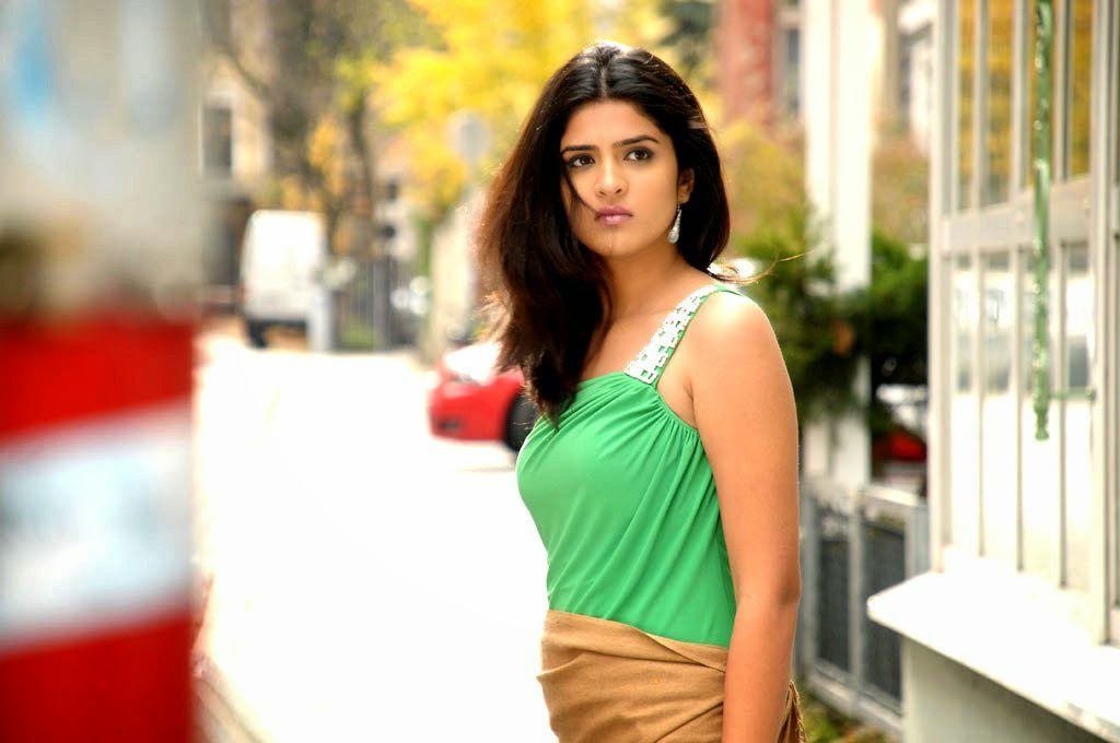 Diksha Name Wallpaper - Deeksha Seth Hot Full Hd - HD Wallpaper 
