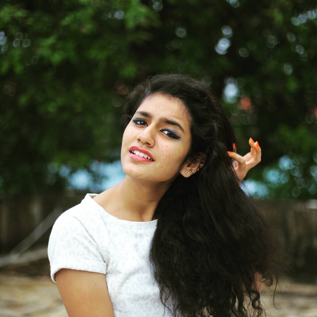 Priya Prakash Varrier Image Download - Beautiful Priya Prakash - HD Wallpaper 