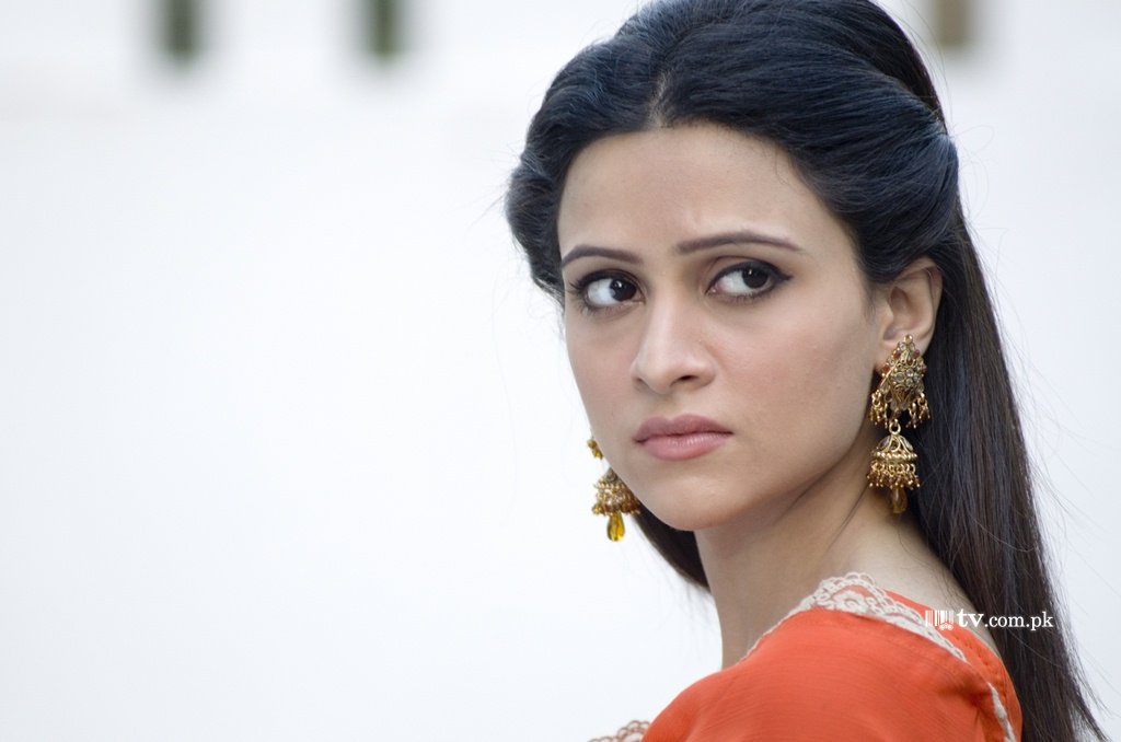 Arij Fatima Wallpaper - Pakistani Actress Arij Fatyma Cute - HD Wallpaper 