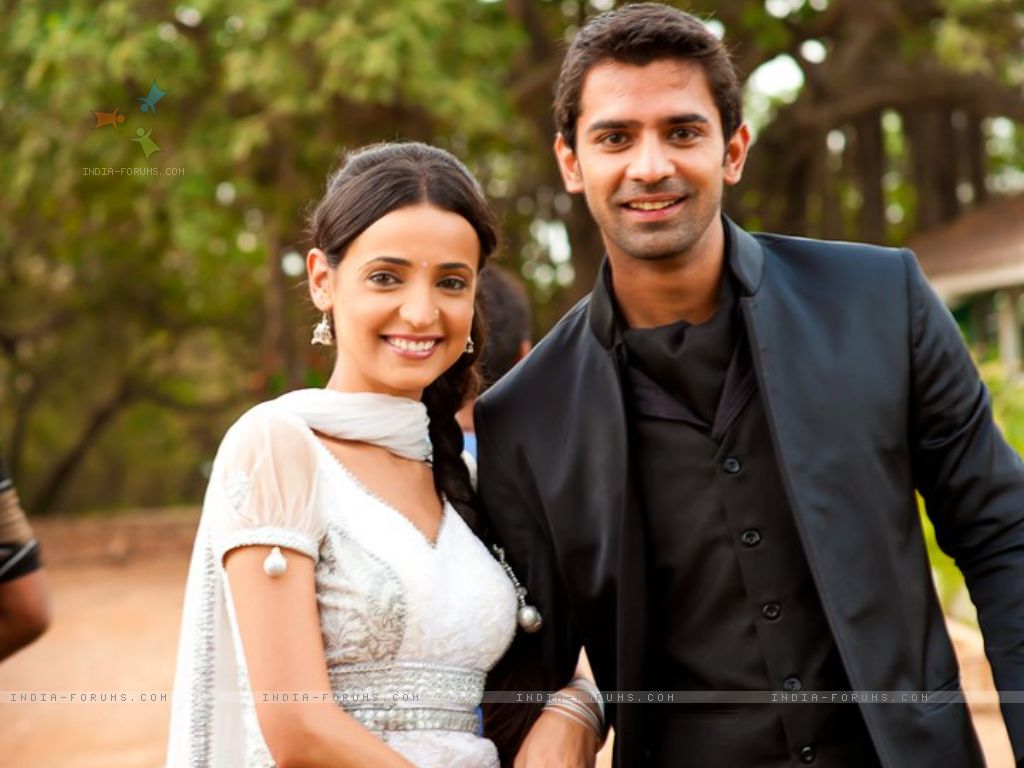 Khushi And Arnav - Iss Pyaar Ko Kya Naam Doon Khushi - HD Wallpaper 