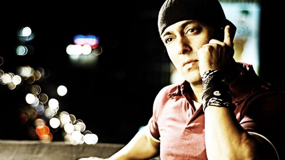 Salman Khan In Wanted - 990x556 Wallpaper Salman Khan In Wanted - 990x556 Wallpaper