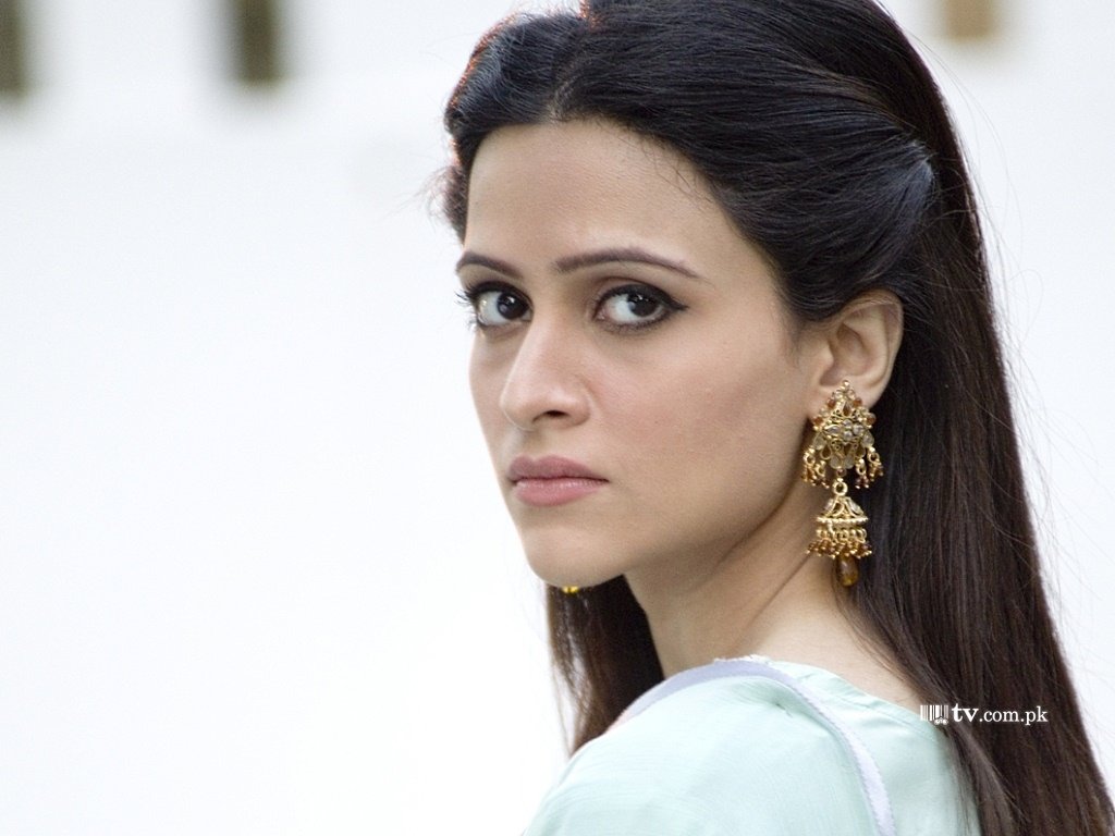 Arij Fatima Wallpaper - Fareb Pakistani Drama Cast - HD Wallpaper 