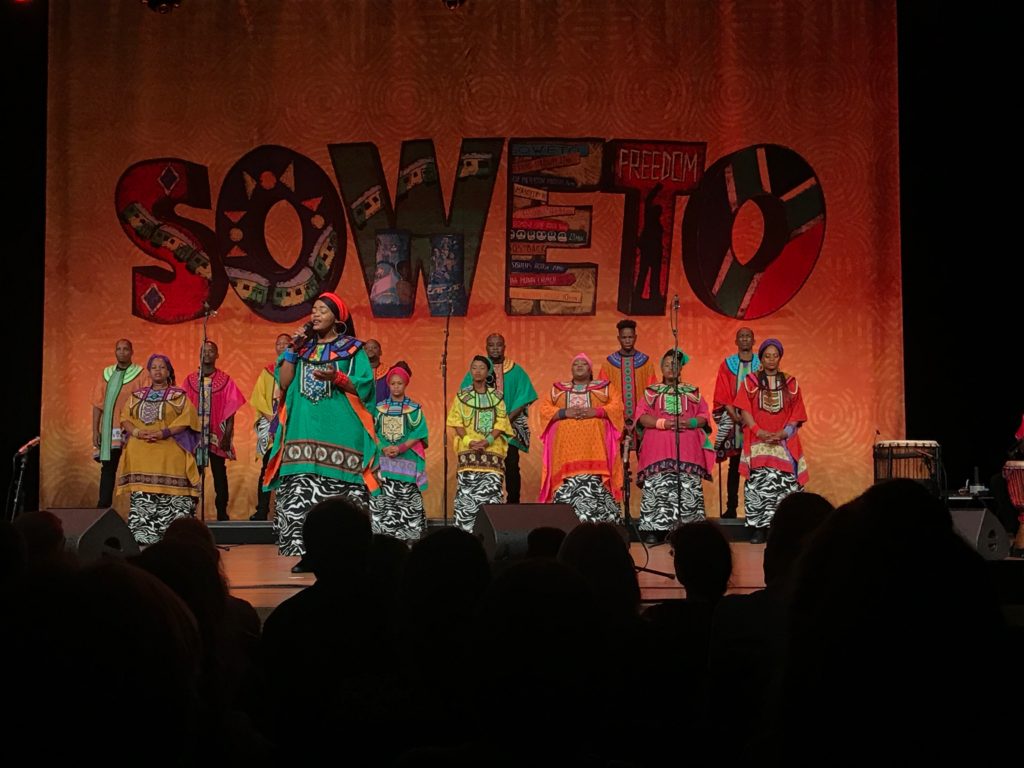 A Cool Photo Of A Choir - Stage - HD Wallpaper 