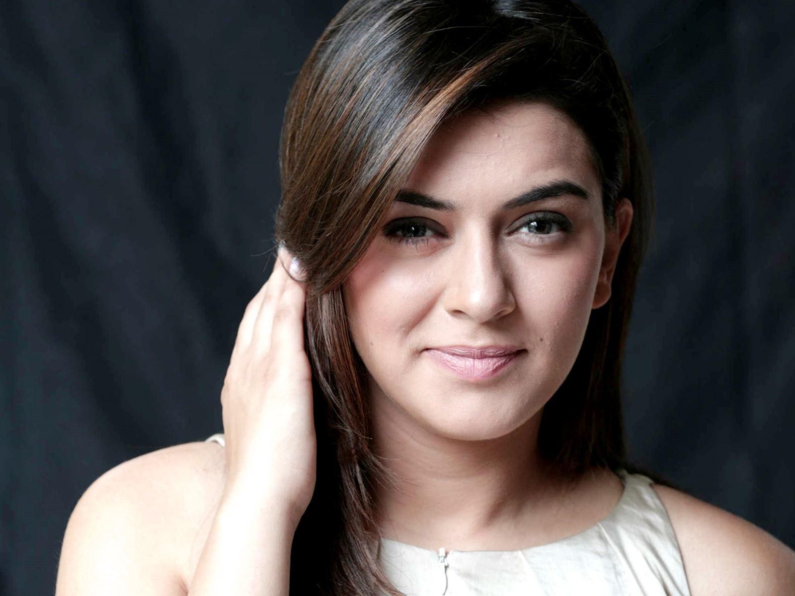 Hansika Motwani Pics Hd - HD Wallpaper 