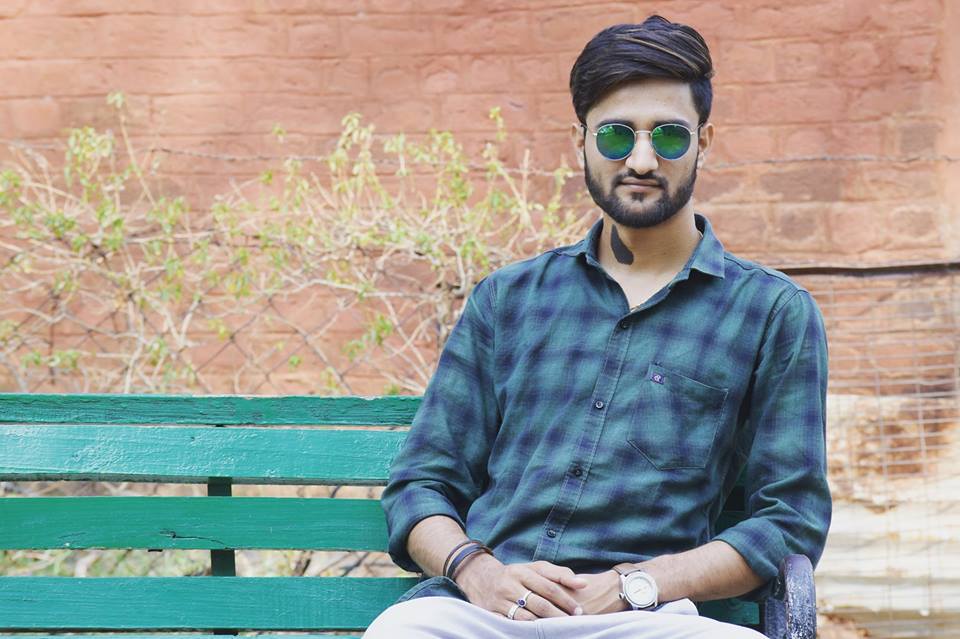 Sitting - HD Wallpaper 