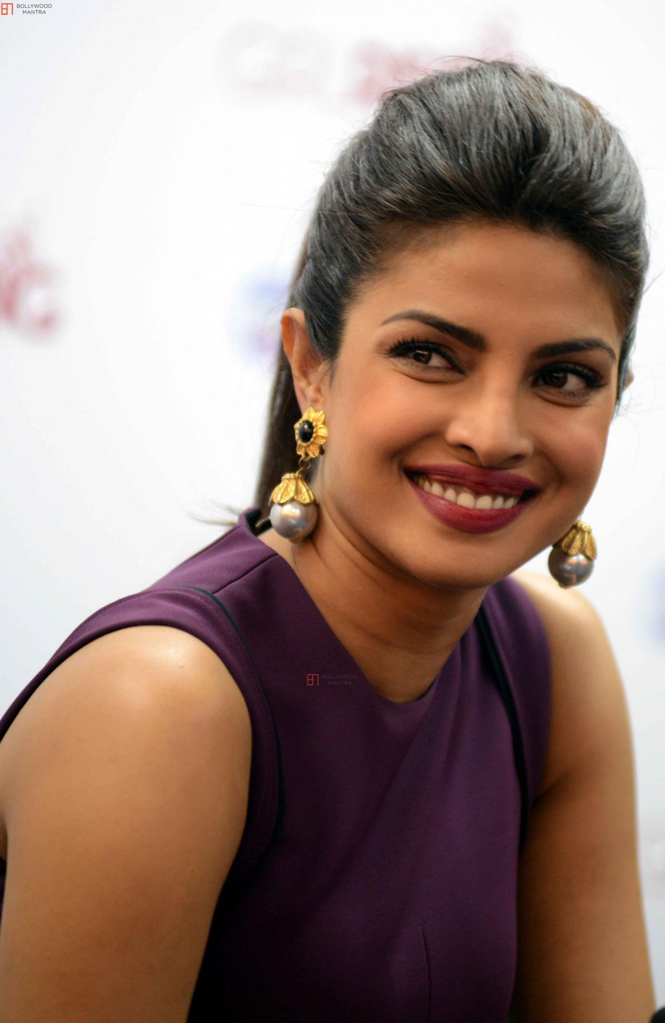 Priyanka Chopra Ka Full - HD Wallpaper 