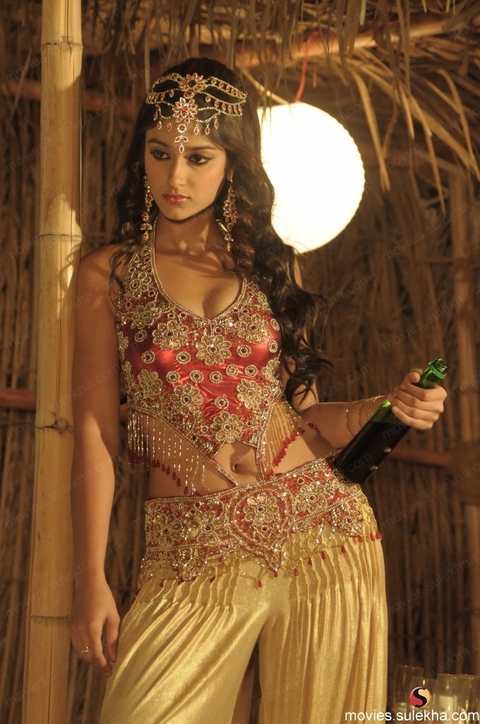 Ileana D Cruz Real Cameltoe - HD Wallpaper 