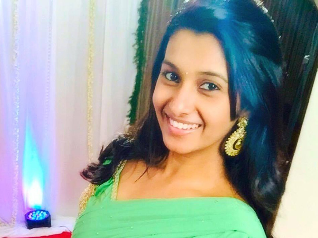Priya Bhavani Shankar Hd Smile - HD Wallpaper 