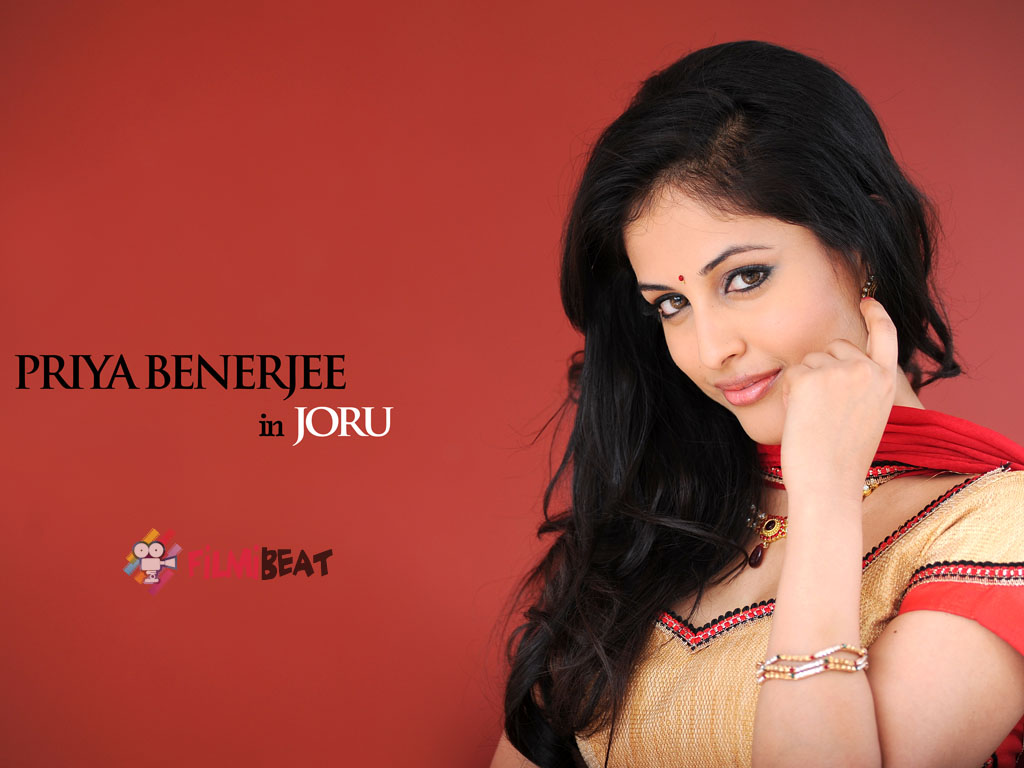 Priya Banerjee Hot Hd - HD Wallpaper 