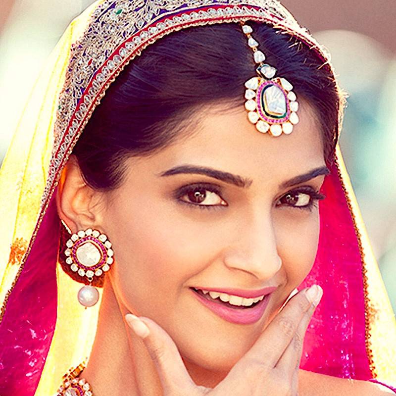 Sonam Name Wallpaper - Sonam Kapoor Hd Wallpaper Prem Ratan Dhan Payo - HD Wallpaper 