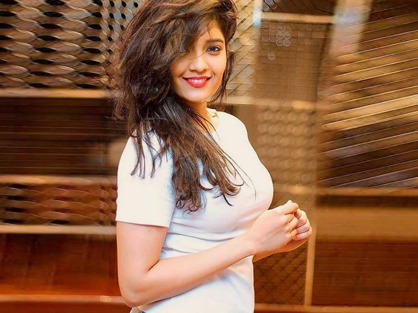 Ritika Singh Wallpapers - Hd Wallpaper Ritika Singh - HD Wallpaper 