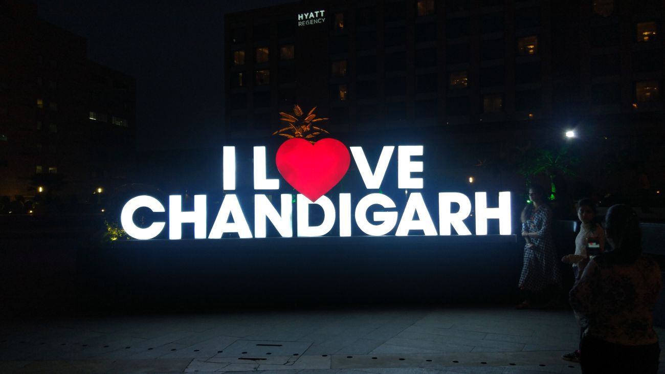Elante Mall, Chandigarh - Jesus And Mary Chain Darklands - HD Wallpaper 