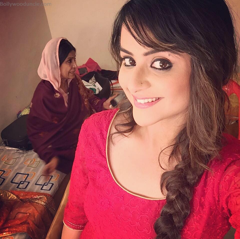 Prachi Tehlan Wallpaper - Girl - HD Wallpaper 