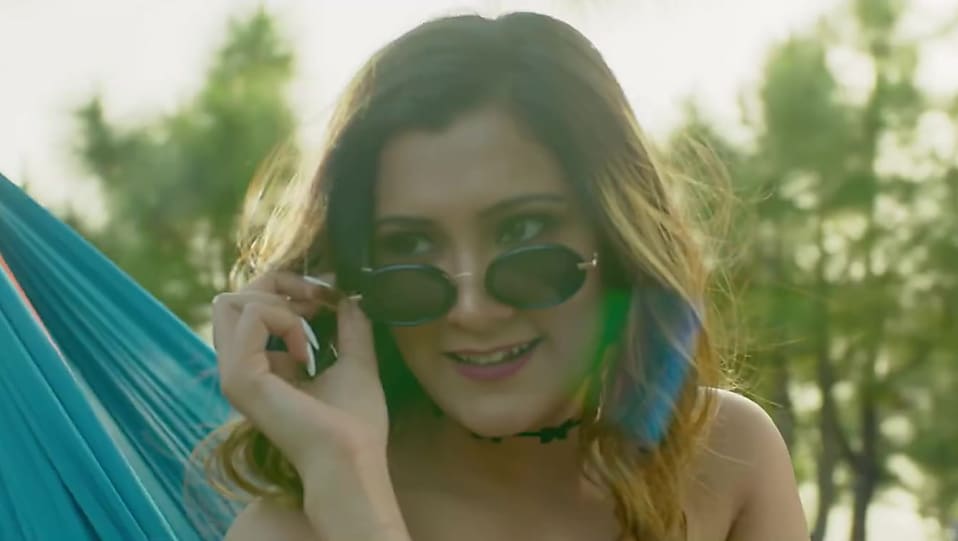 Aastha Gill Saara India - HD Wallpaper 