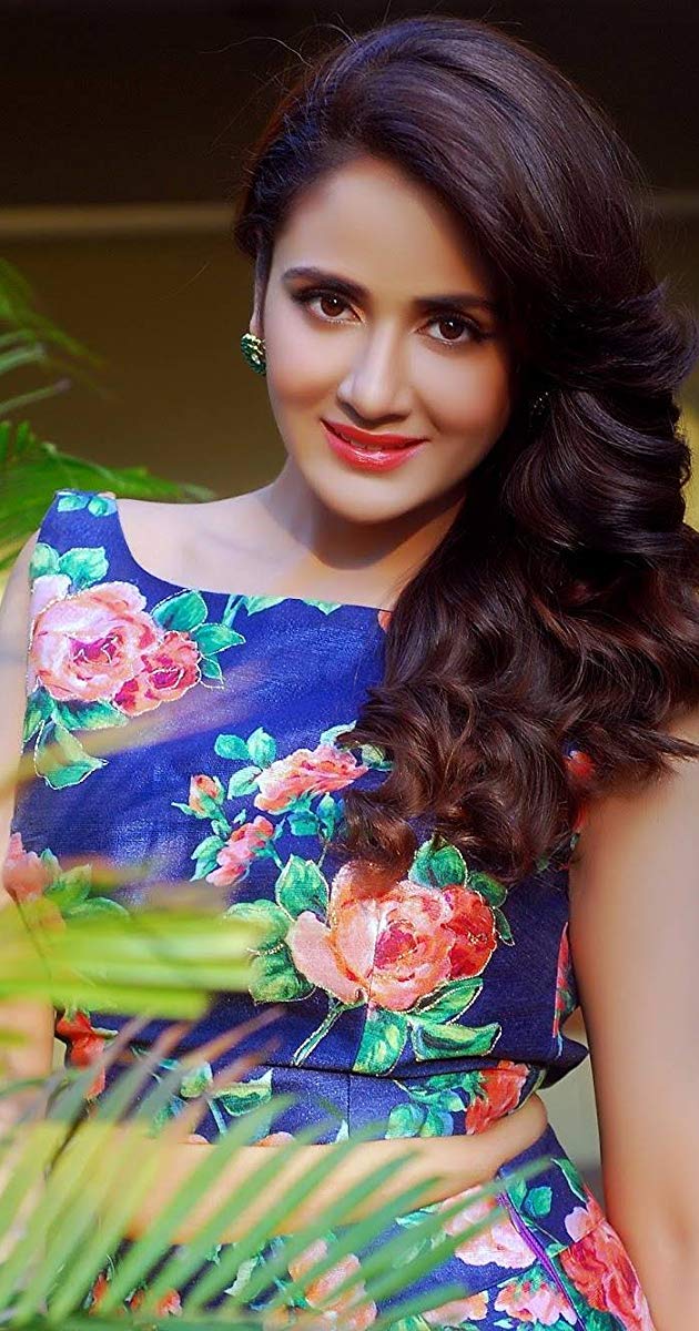 New Kannada Actress Beautiful - 630x1200 Wallpaper 