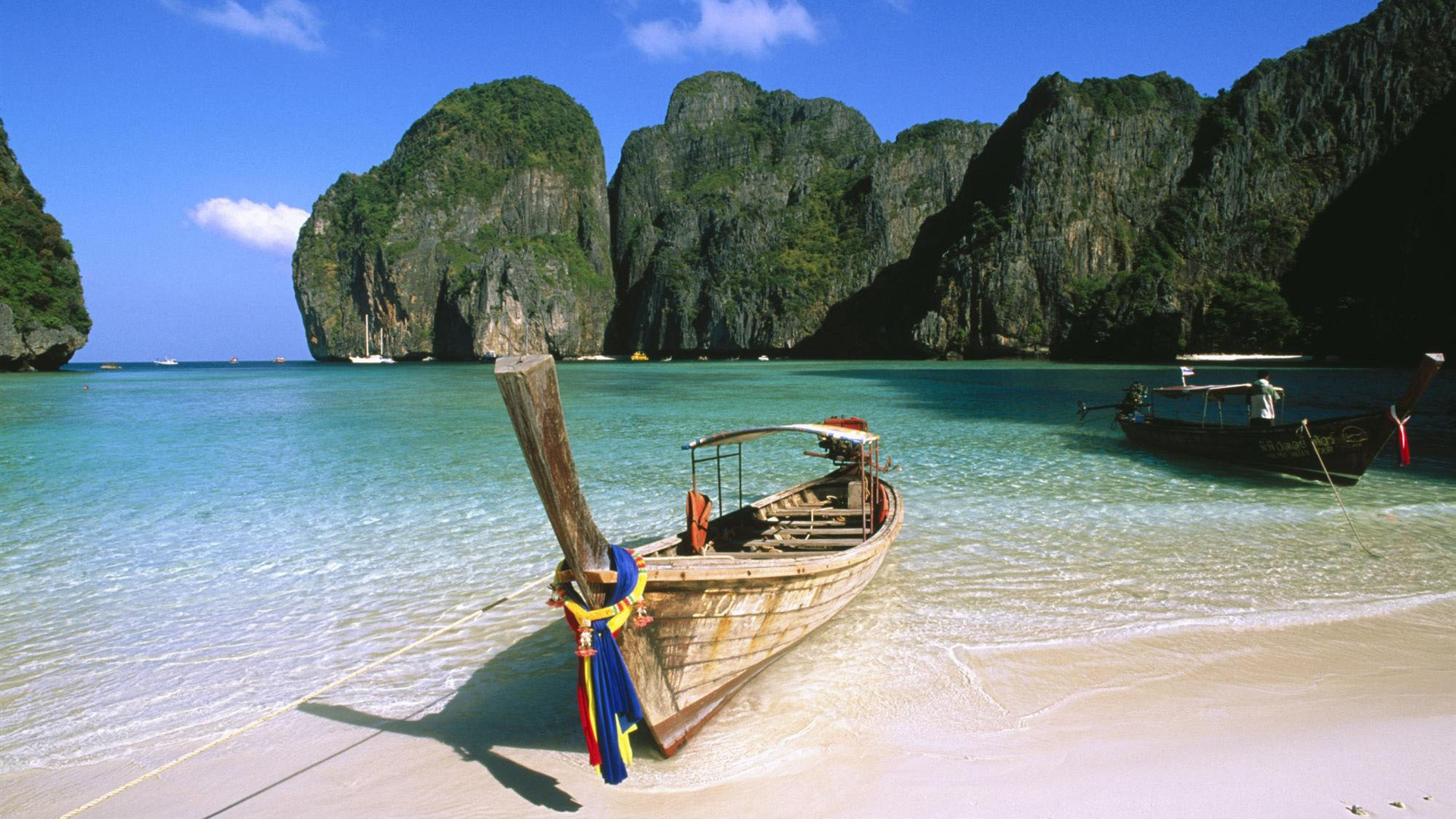 A Boat On The Beach In Summer Backgrounds Hd Desktop - Phi Phi Islands - HD Wallpaper 