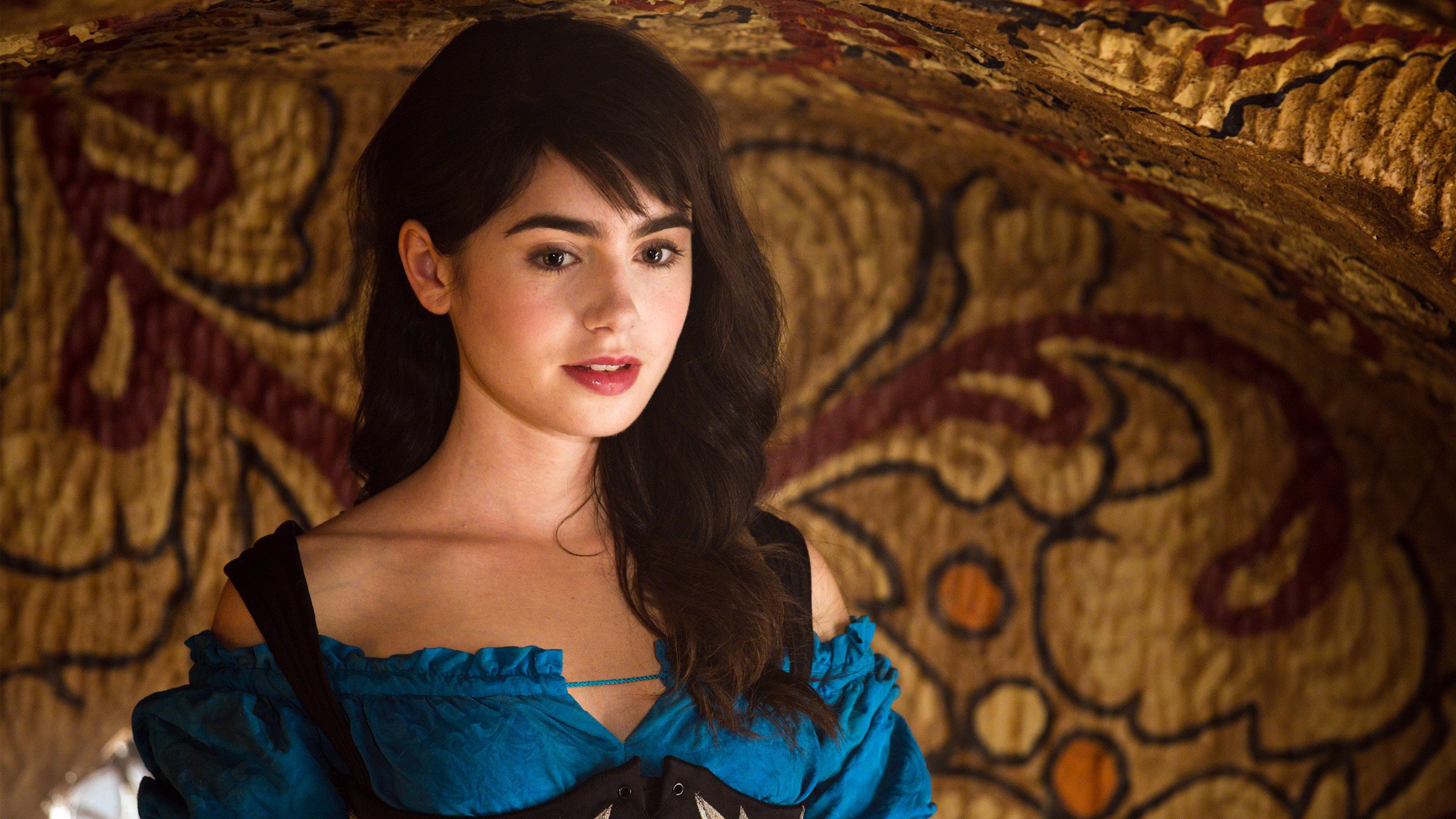 Lily Collins - HD Wallpaper 