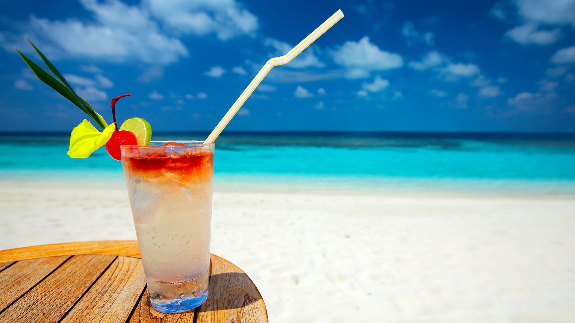 Hd Summer Desktop Backgrounds Pixelstalk
 Ideas About - Cold Drinks On The Beach - HD Wallpaper 