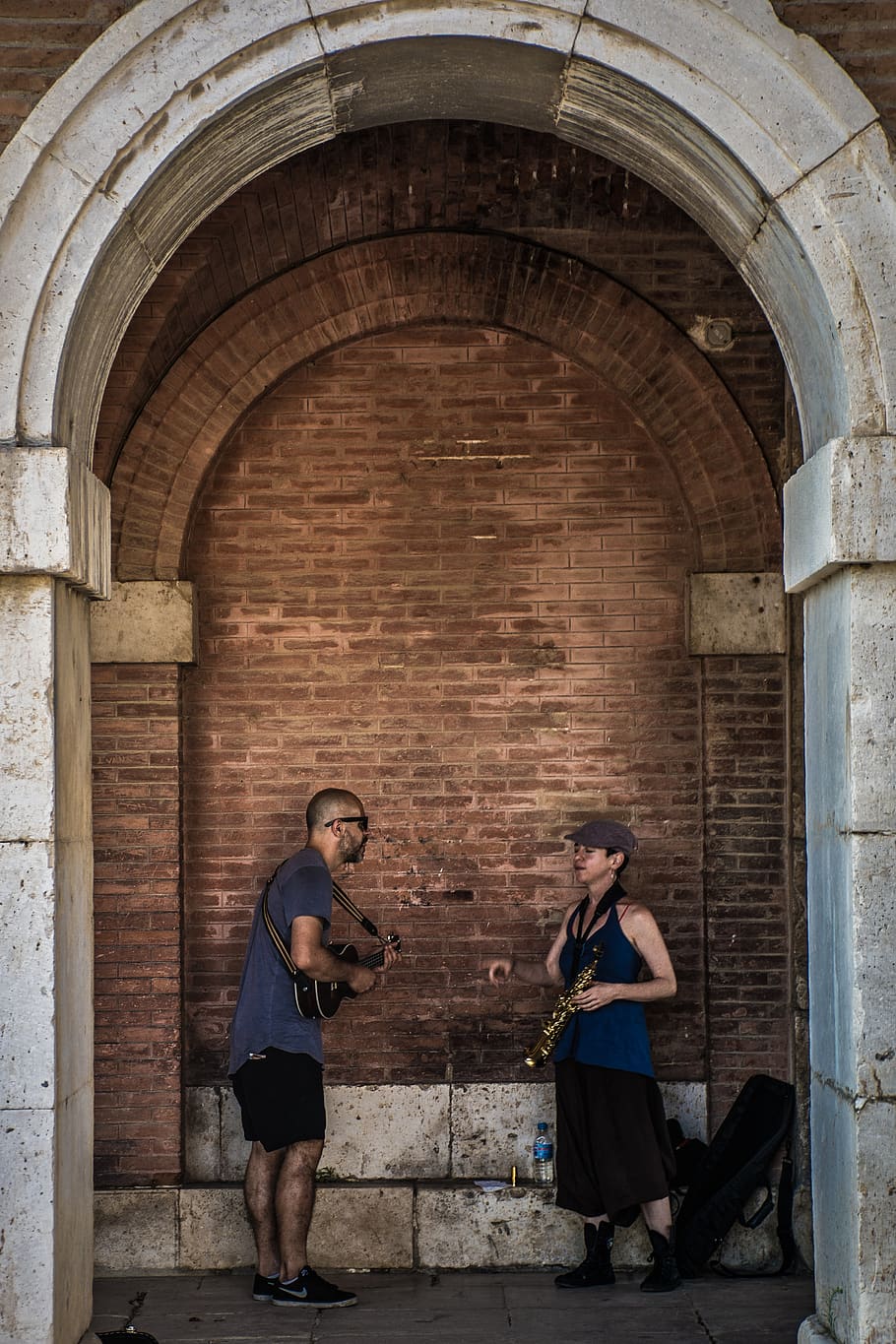 Musicians, Street, Sax, Guitar, People, Street Photo, - Arch - HD Wallpaper 