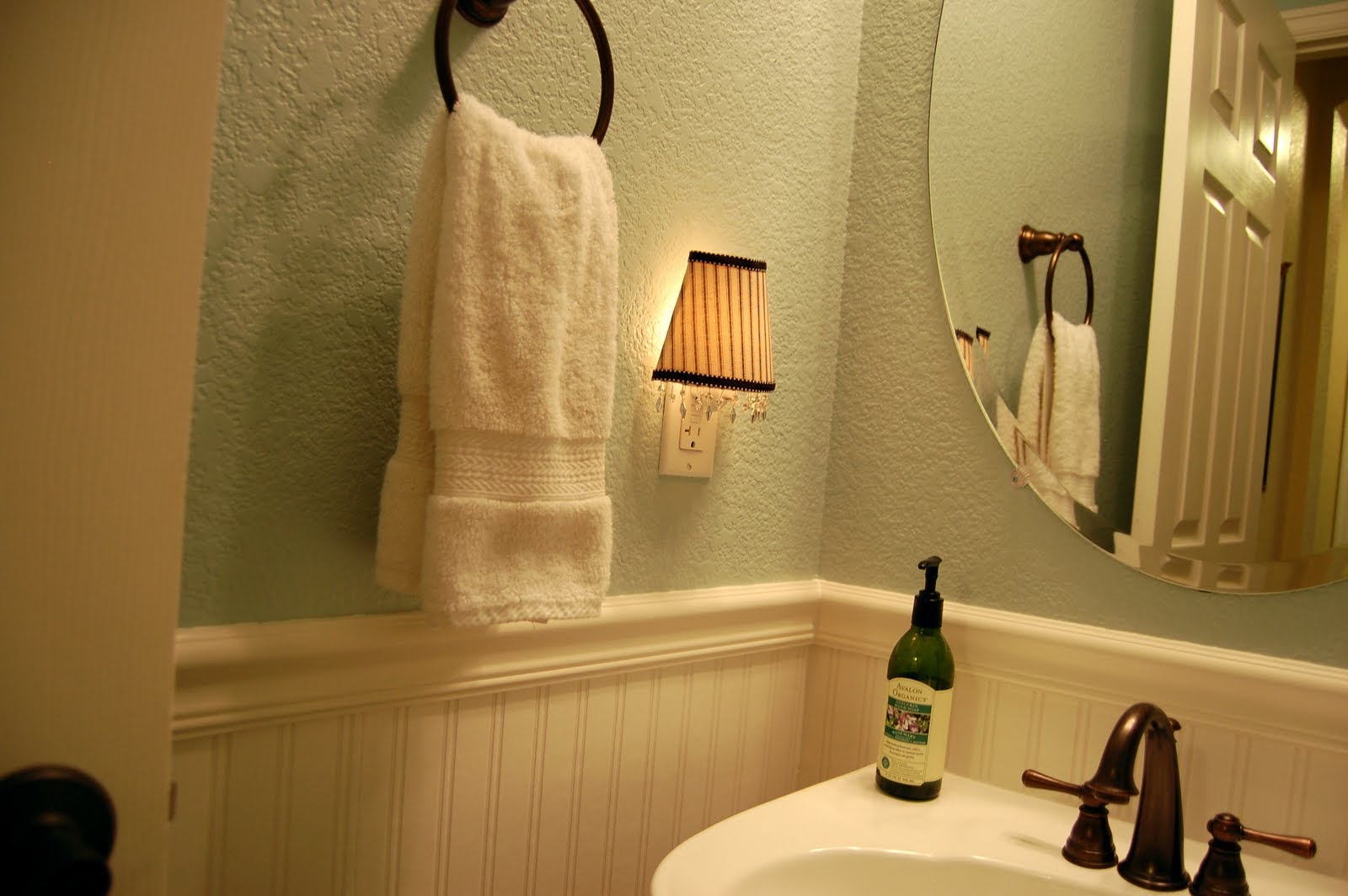 Bead Board Bathroom Wall - HD Wallpaper 