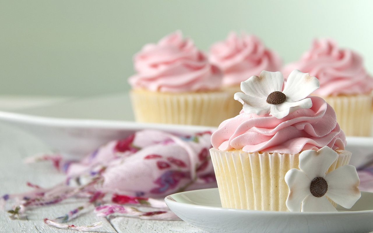 Hd Wallpaper Cupcake With White Flower - Cupcake - HD Wallpaper 