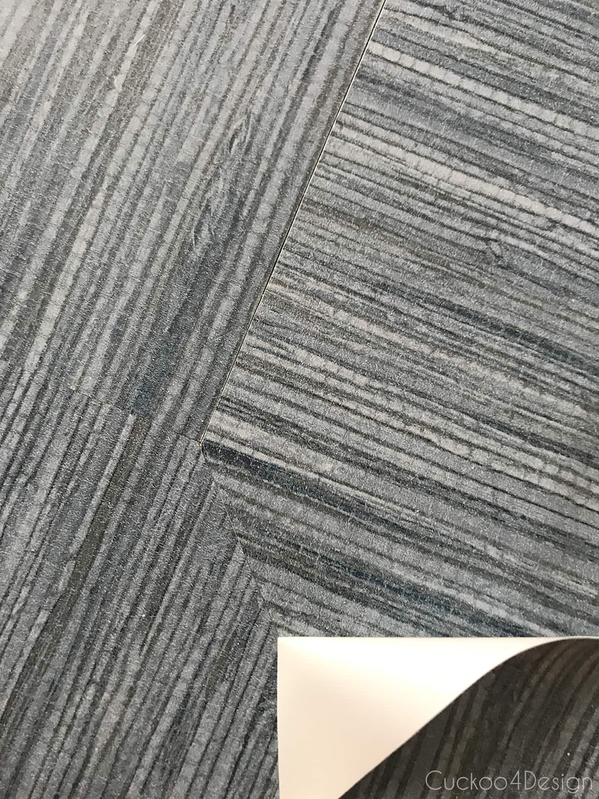 Peeling The Corners Of Grasscloth Wallpaper To Reveal - Plywood - HD Wallpaper 