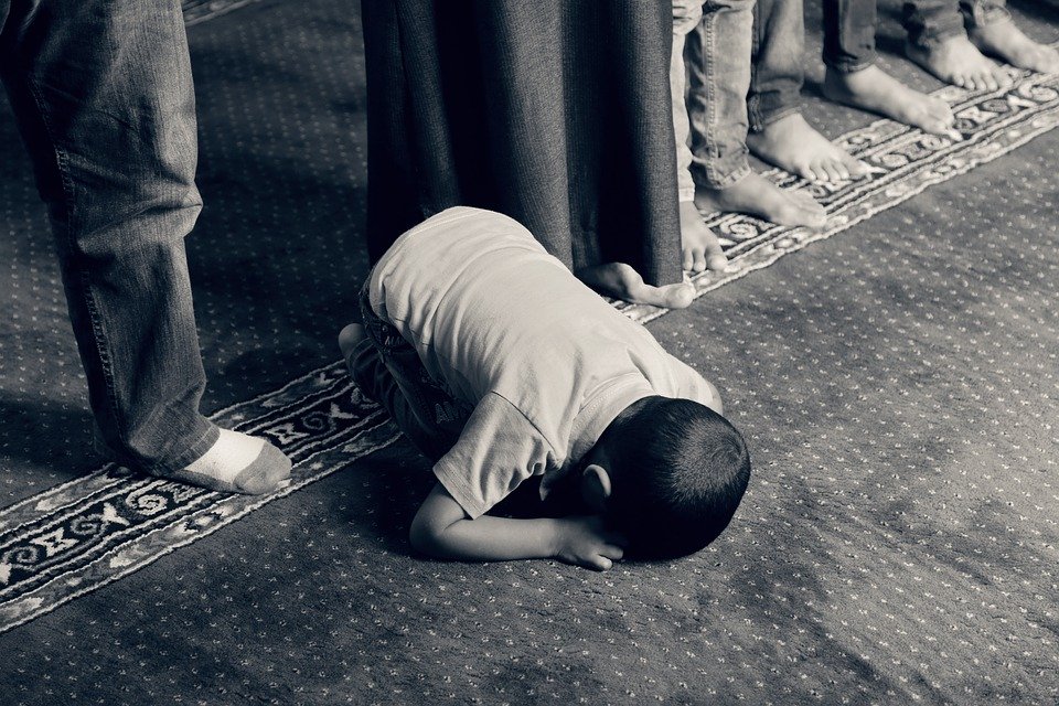 Kid, Praying, Muslim, Islam, Faith, Religious, Prayer - Sujood Kid - HD Wallpaper 
