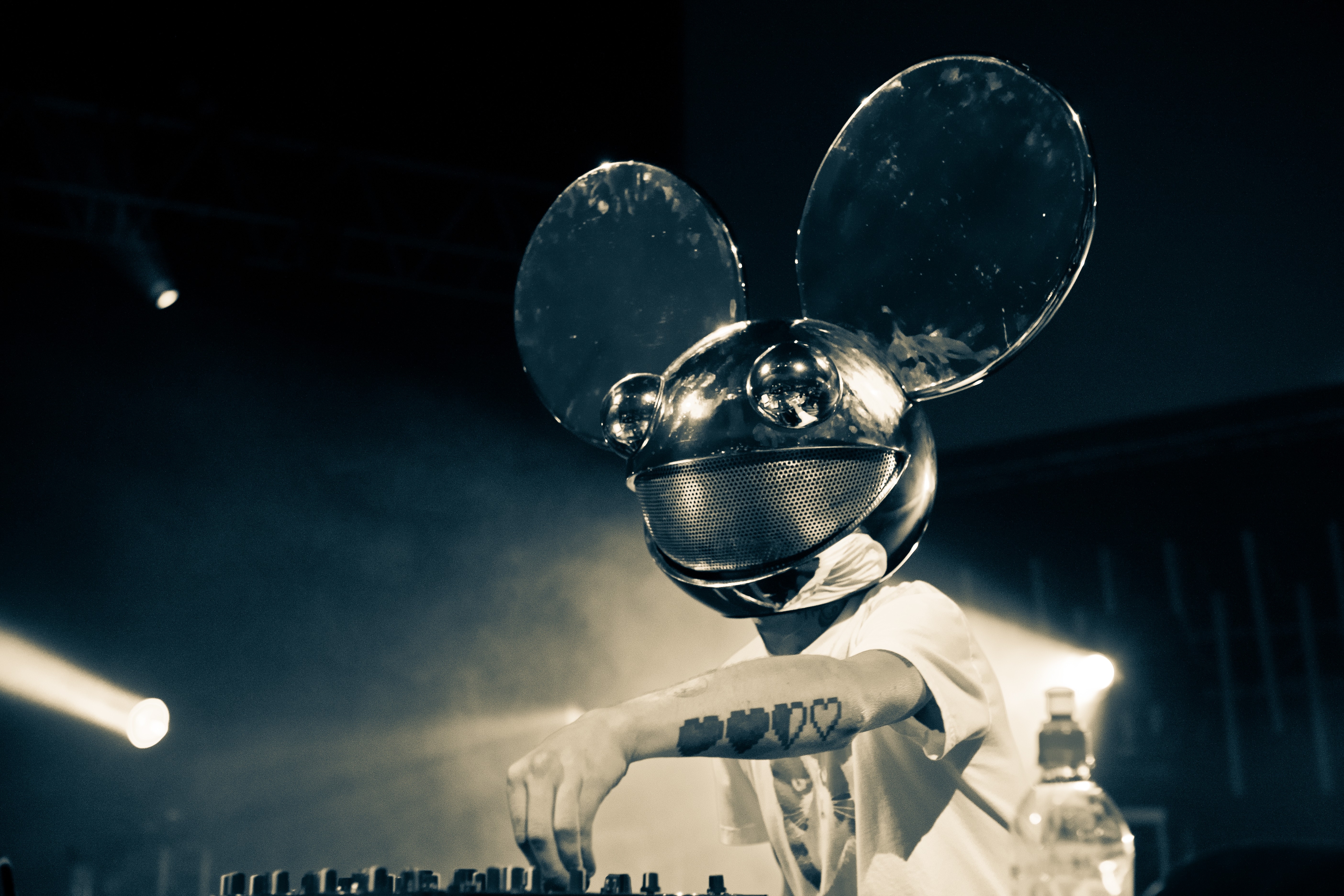 Dj That Wears Helmet - HD Wallpaper 