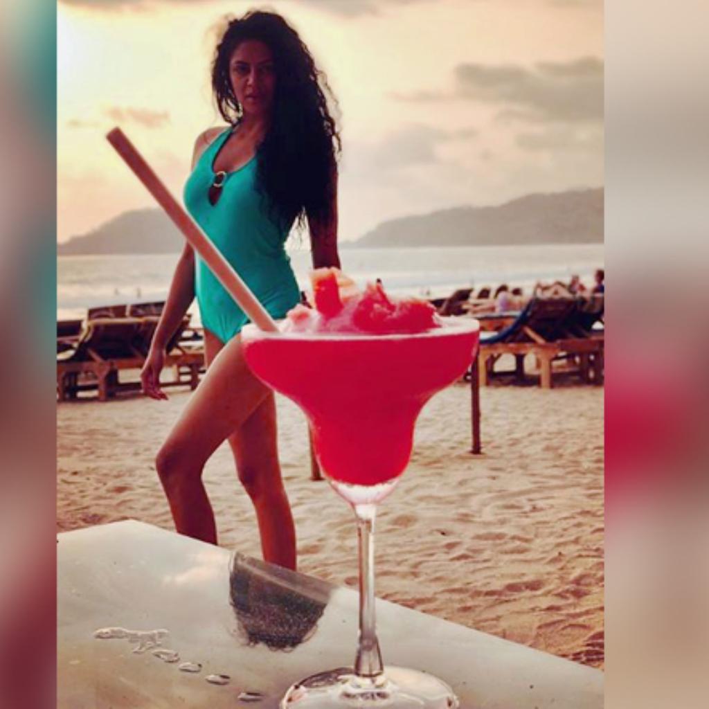 Kavita Kaushik Bikini 2019 - HD Wallpaper 