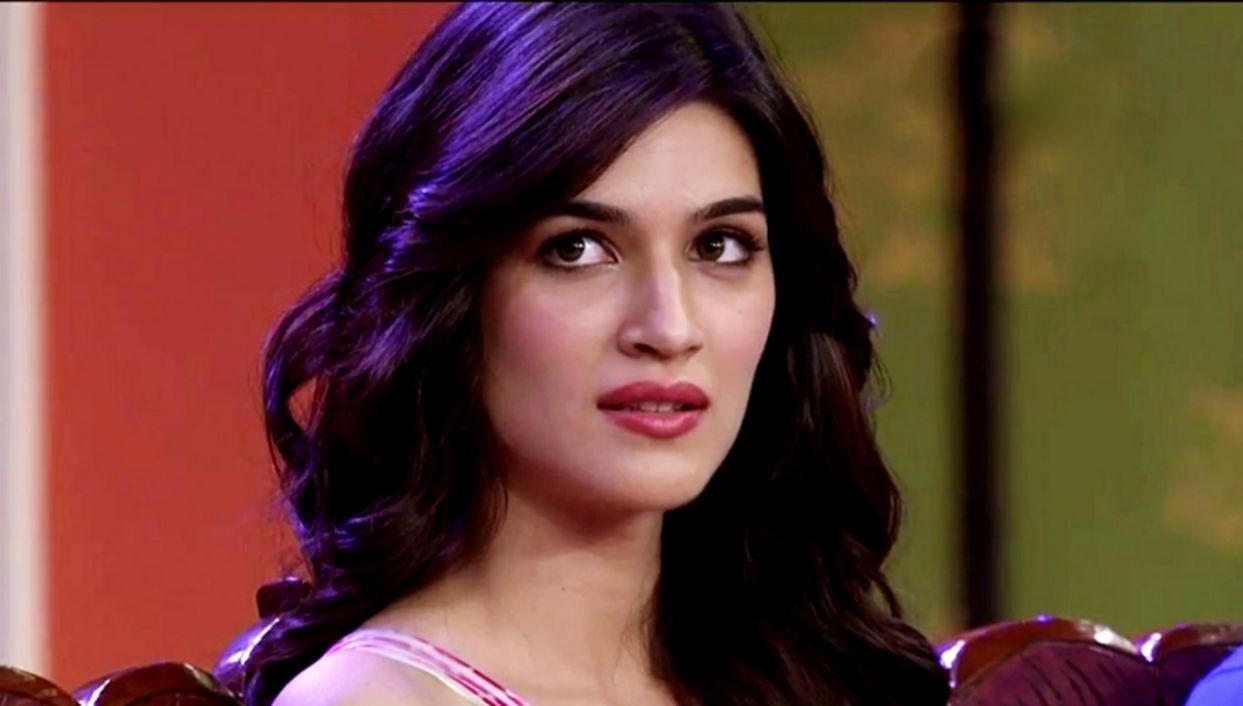 Download Bollywood Actress Kriti Sanon Hd Wallpapers - Kriti Sanon Face Gif - HD Wallpaper 