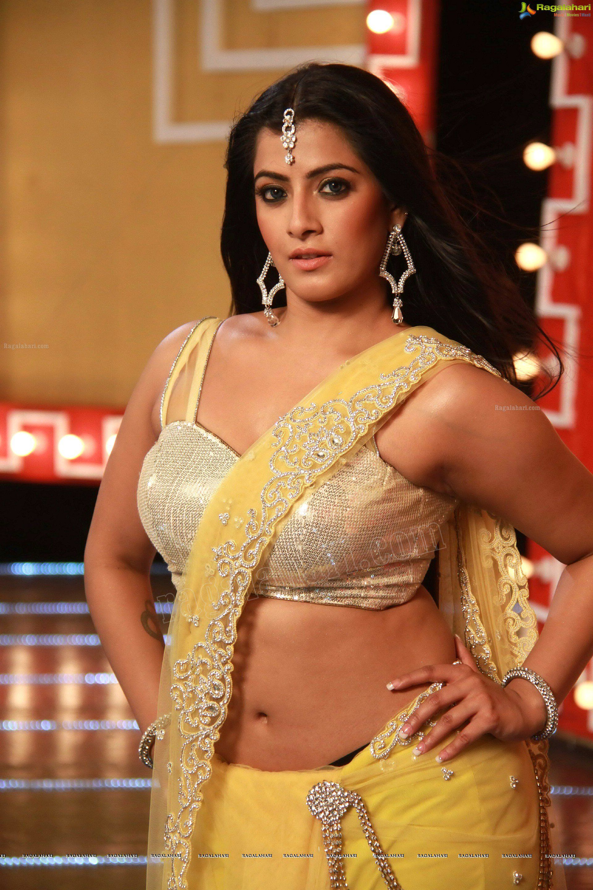 Varalaxmi Sarathkumar Hot Navel - HD Wallpaper 