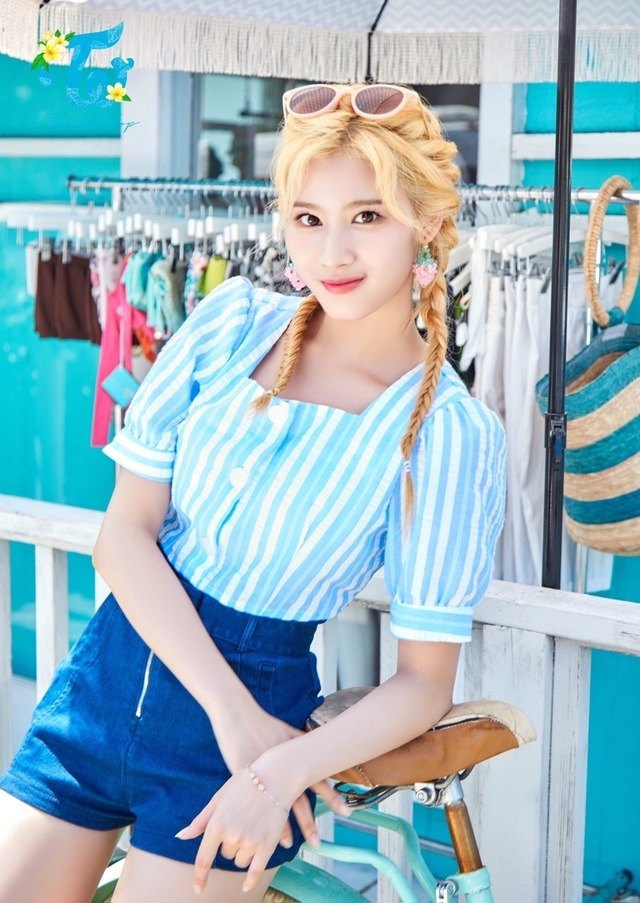 Sana - Twice Sana Hawaii - HD Wallpaper 